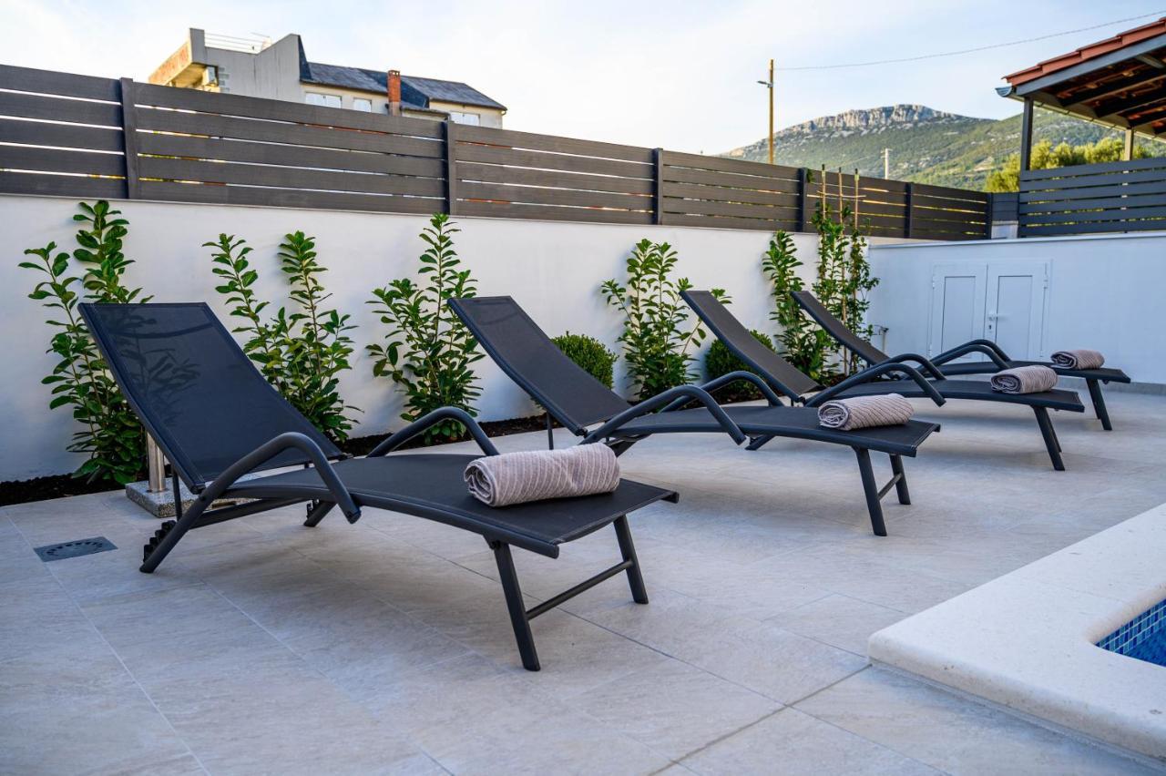 Villa Relax - Beautiful Apartment With Heated Saltwater Pool & Jacuzzi Kaštela Exterior foto
