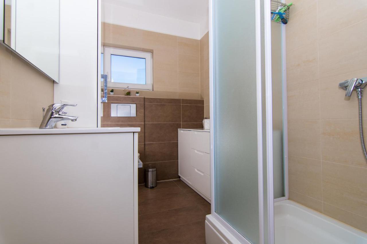 Villa Relax - Beautiful Apartment With Heated Saltwater Pool & Jacuzzi Kaštela Exterior foto