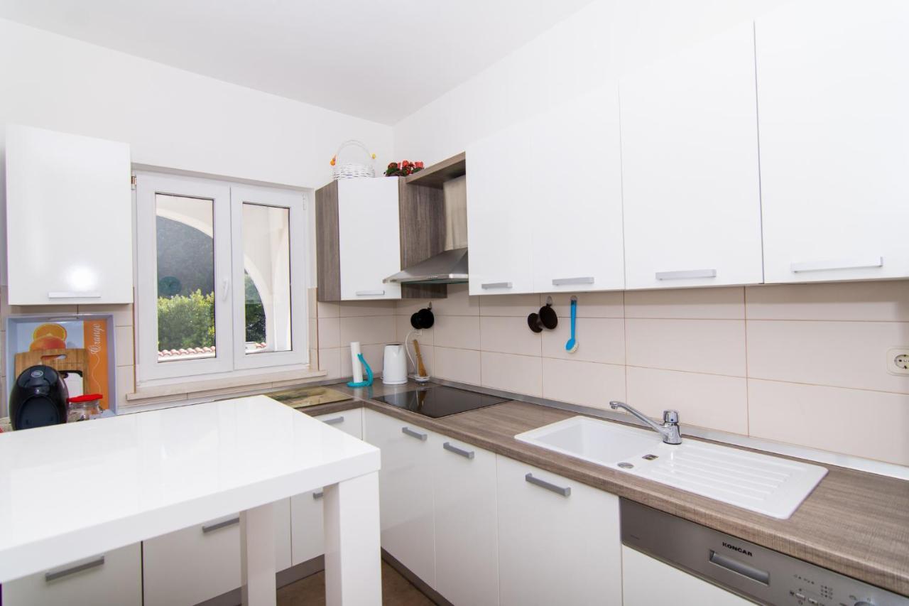 Villa Relax - Beautiful Apartment With Heated Saltwater Pool & Jacuzzi Kaštela Exterior foto